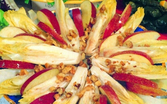 سلطة الانديف والتفاح