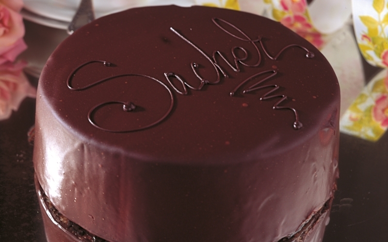 تورتة زاخر Sacher بالشوكولا النمسوية