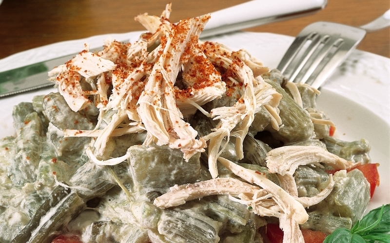 ضلوع السلق مع الطحينة والدجاج