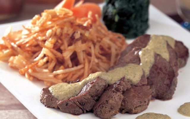 شرائح اللحم مع صلصة الأعشاب