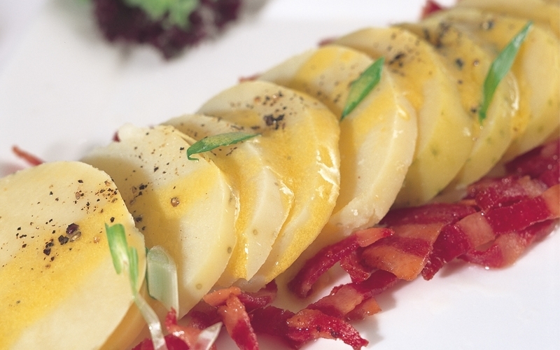 سلطة البطاطا والخس الافرنجي