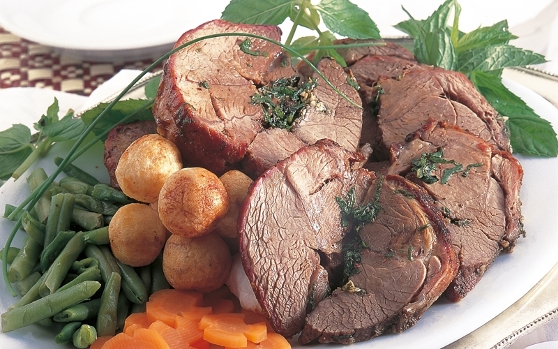 فخد غنم مشوي روستو مع صلصة النعناع