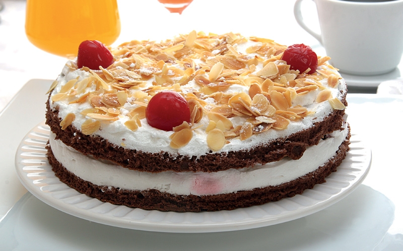 الجاتوه بالفاكهة الحمراء