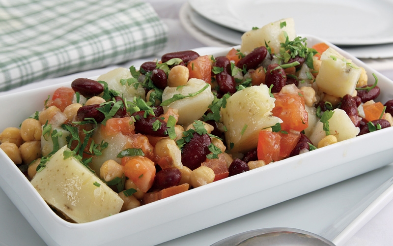 سلطة الحمص والفاصوليا