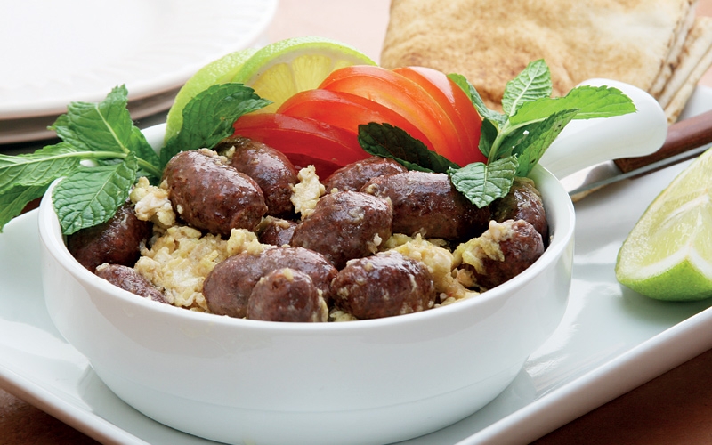 النقانق مع البيض