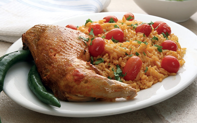 أرز بالدجاج مع البندورة