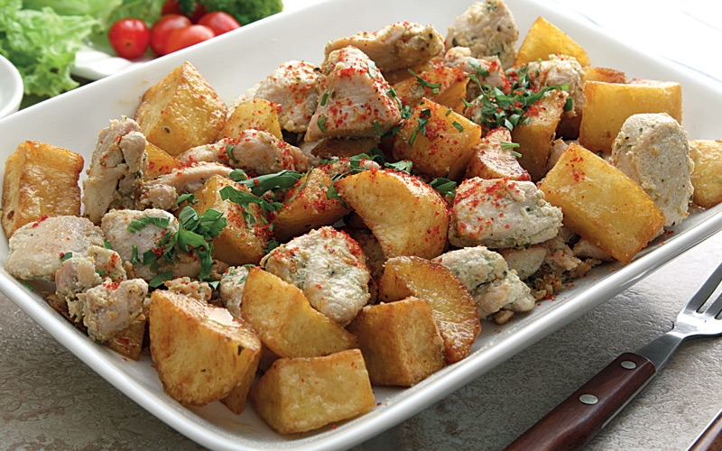 شيش طاووق مع مكعبات البطاطا