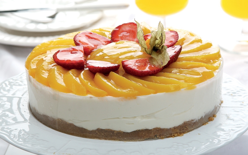 تشيزكايك بالدراق والفراولة