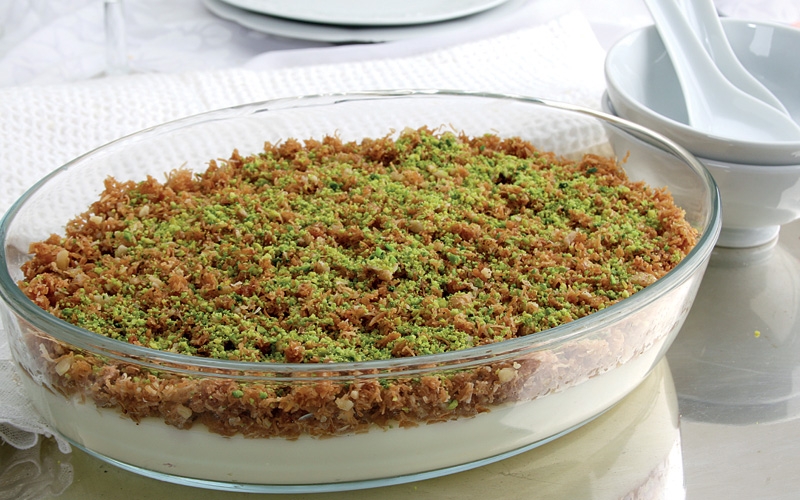 في شهر رمضان تعلمي تحضير القشطلية المنكهة بشعر الكنافة