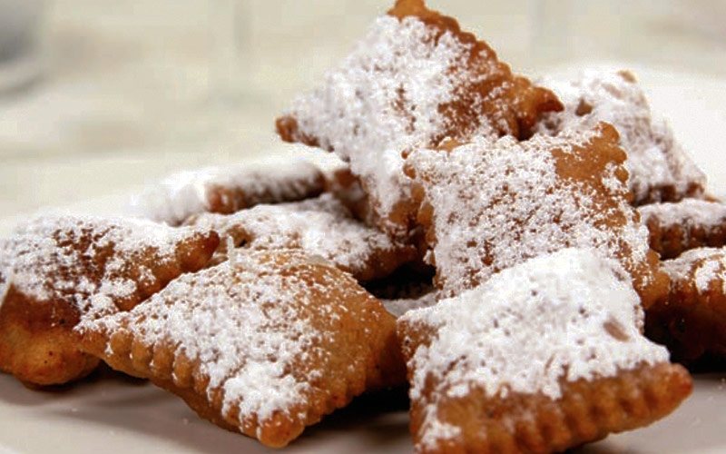 معجنات العسل المقلية