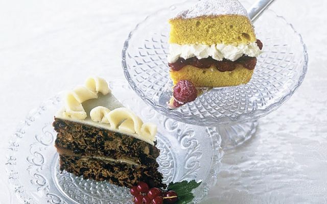 جاتوه جينواز بالفاكهة والمربى والكريما