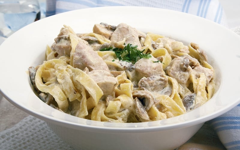 تالياتيلي بالدجاج والفطر