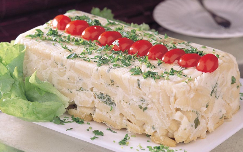 قالب المعكرونة بالأجبان الأربع