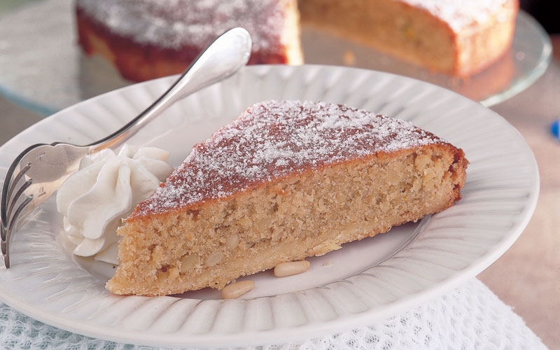 تورتة اللوز والصنوبر