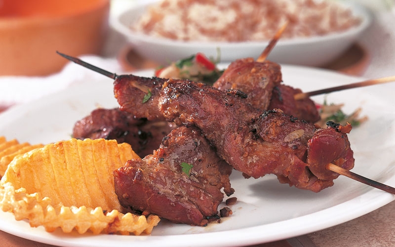 كباب الغنم مع صلصة الساتاي