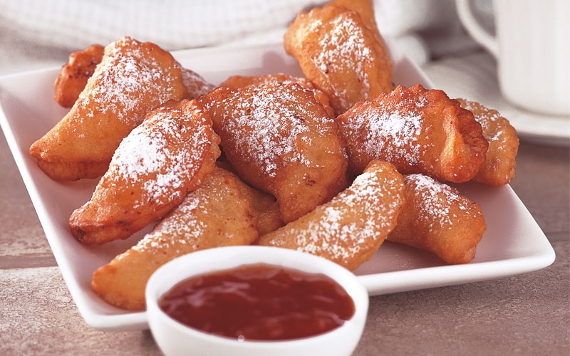 معجنات الريكوتا مع صلصة المربى