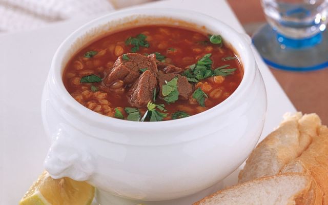 حساء بالقمح المقشور والحمص