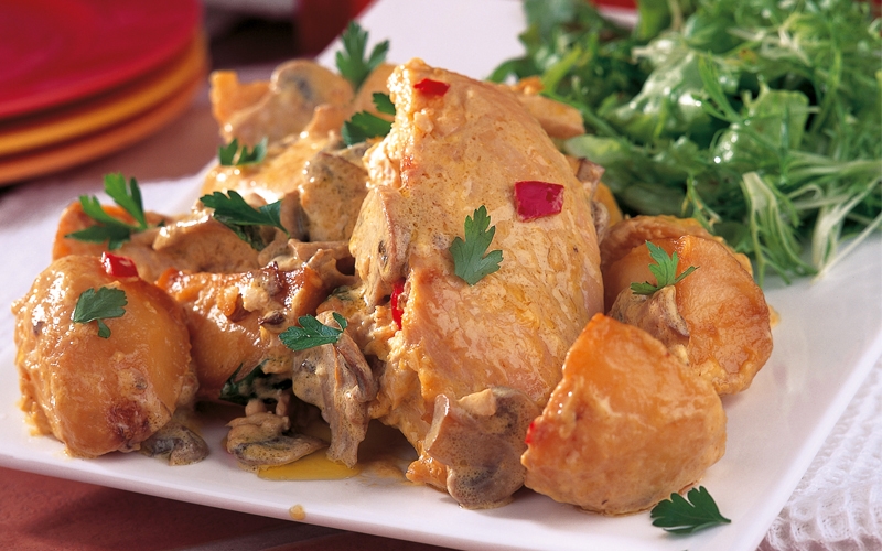 دجاج متبّل مع البطاطا