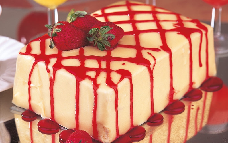 الجاتوه الأبيض مع الفراولة