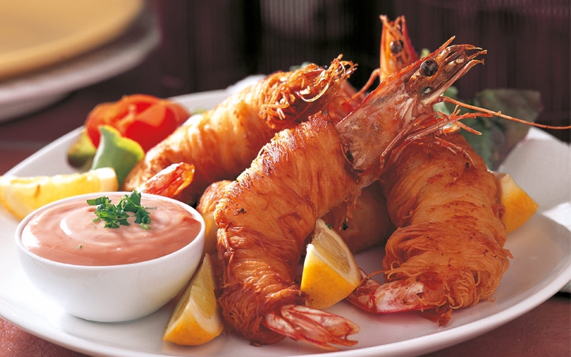 لفافات القريدس بشعر الكنافة