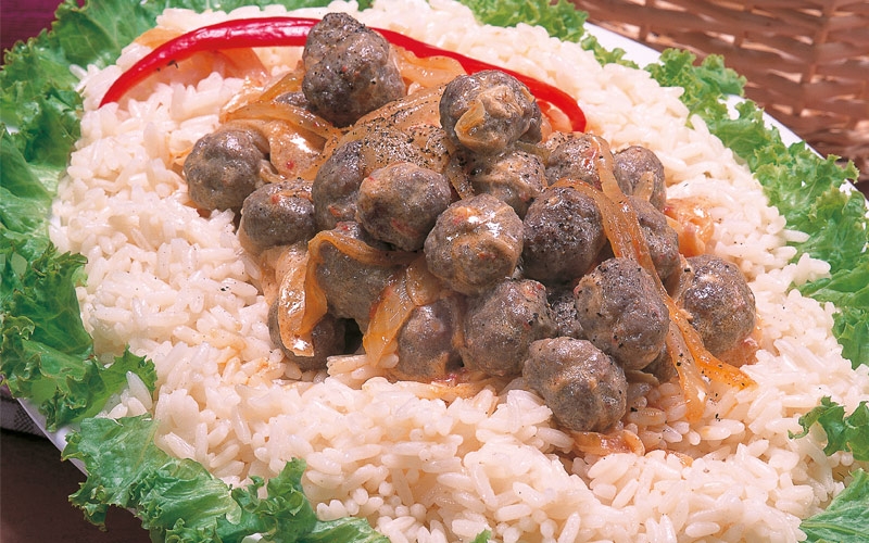 كرات اللحم في صلصة الطحينة