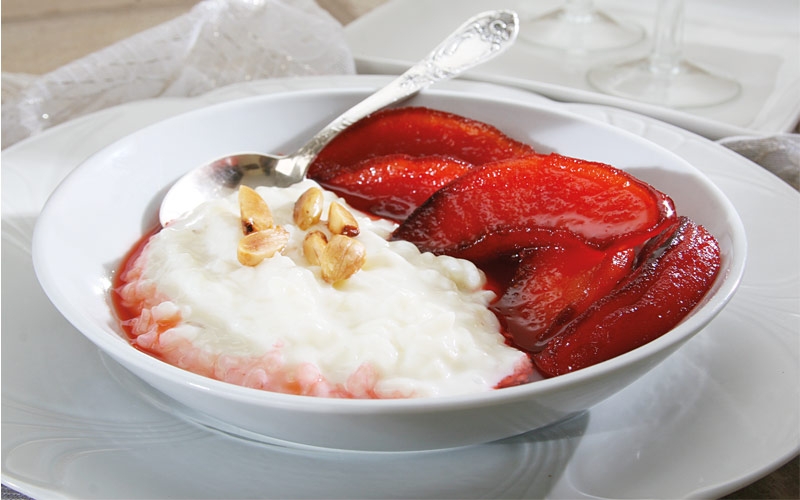 بودينغ الأرز مع السفرجل المسلوق