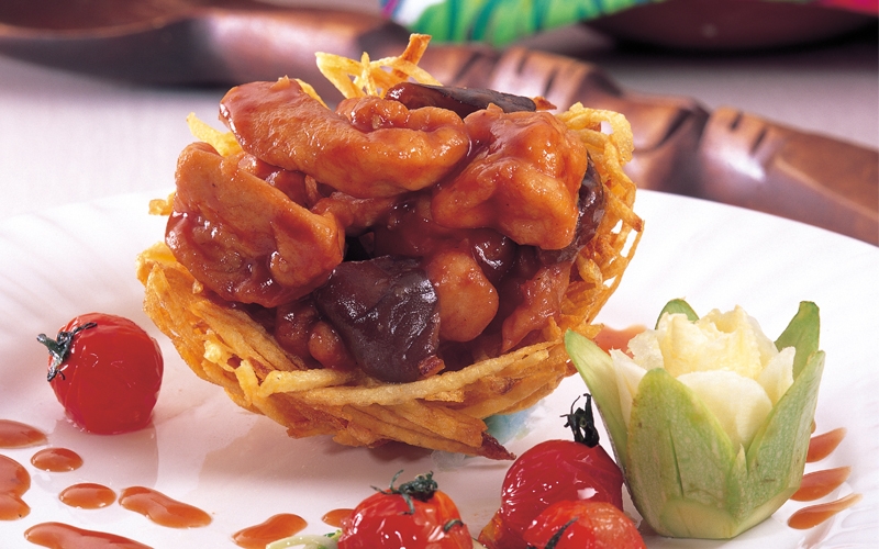 عش العصفور بالدجاج