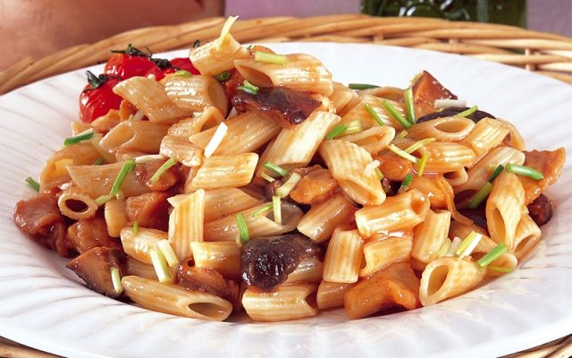 دجاج بالتوابل مع معكرونة البيني Penne