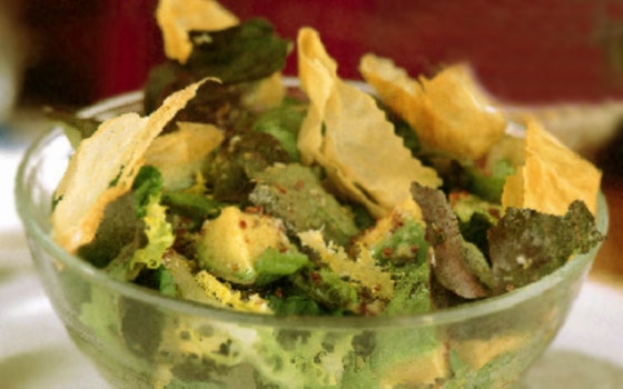 سلطة السبانخ والأفوكادو 