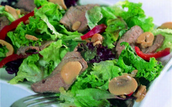 سلطة لحم البقر والفطر