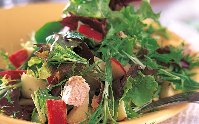 سلطة الدجاج والتفاح