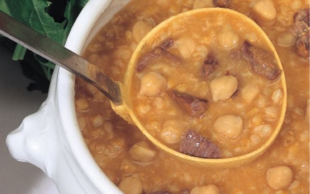 حساء القمح المقشور والحمص