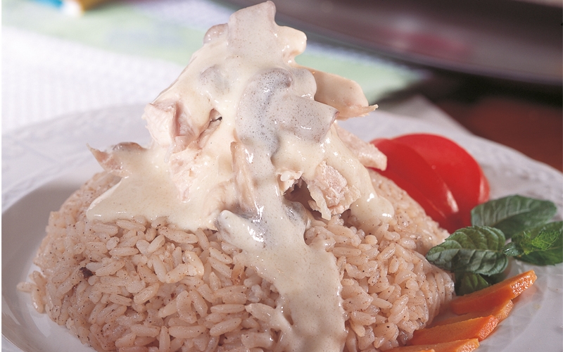 أرز بالدجاج مع صلصة الفطر