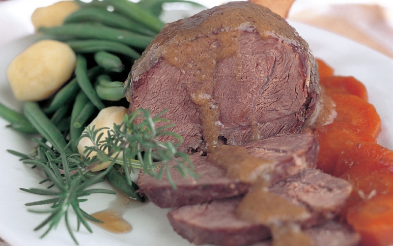 فخذ غنم بالثوم والتوابل