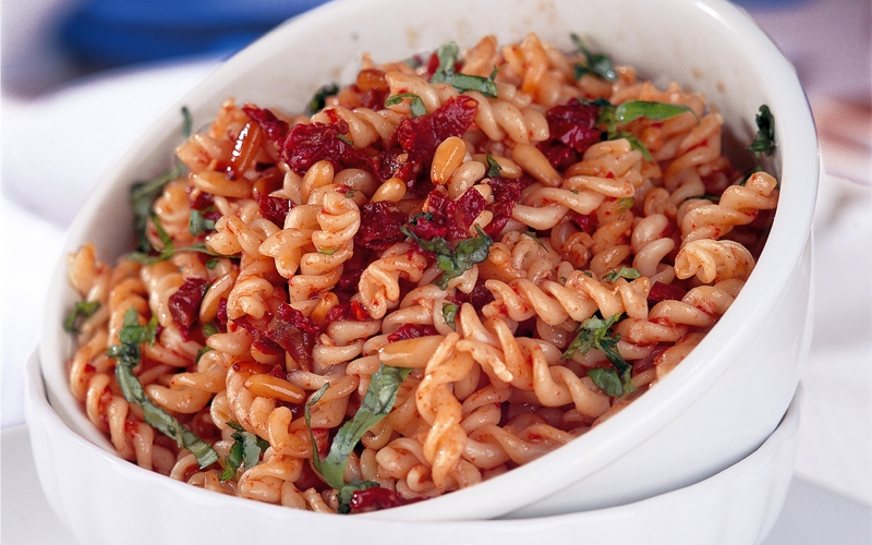 معكرونة مع صلصة البندورة المجففة