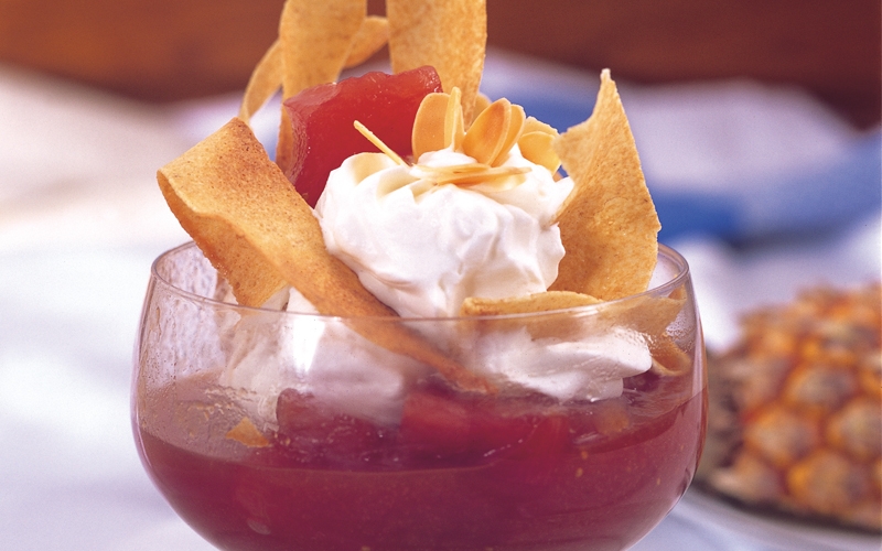 تفاح وتوت بقطر الورد (حلوى للحمية)