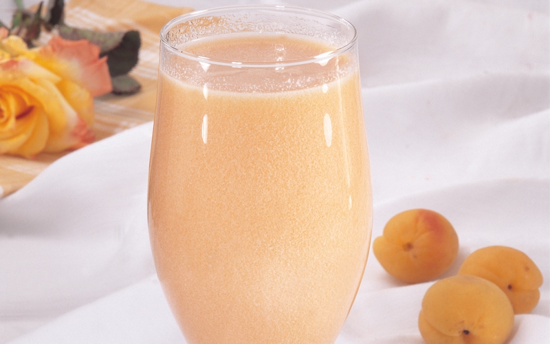 كوكتيل الحليب مع المشمش