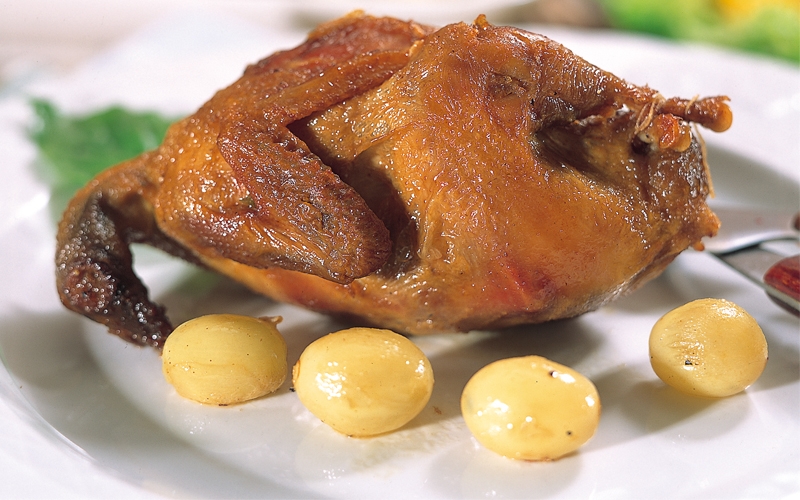 الفرّي المقلي مع الزنجبيل والعنب (طبق مغربي)