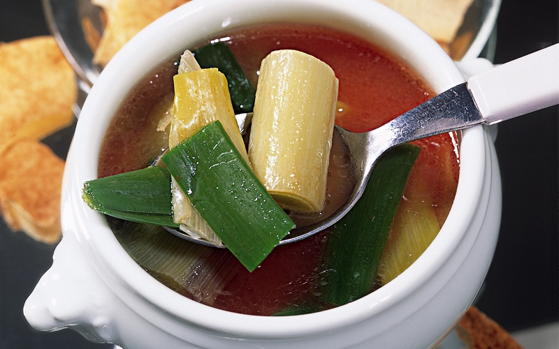 حساء الكراث مع الحامض والصلصة