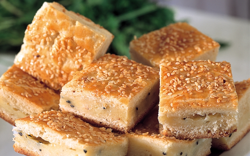 مربعات الجبنة بحبة البركة