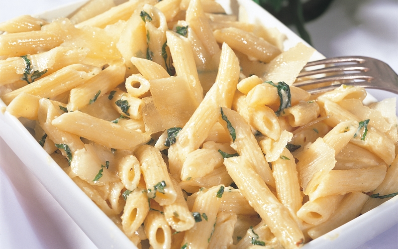 معكرونة مع الحبق والقشدة