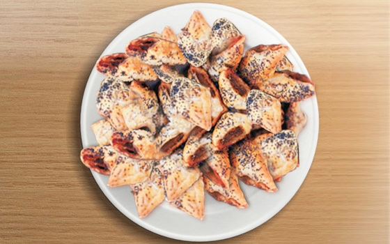 لفافات النقانق والبندورة والخردل 