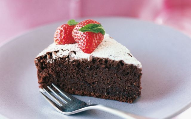 كعكة فادج قليلة الدسم بالشوكولاتة