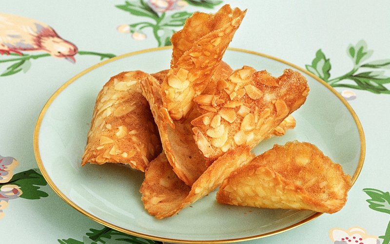 رقائق البسكويت باللوز