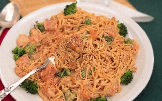 معكرونة مع سمك السلمون