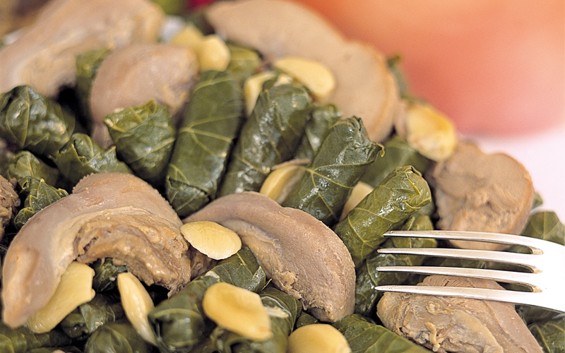 محشي ورق العنب مع اللسانات