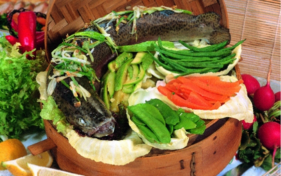 السمك المسلوق مع صلصة الصويا