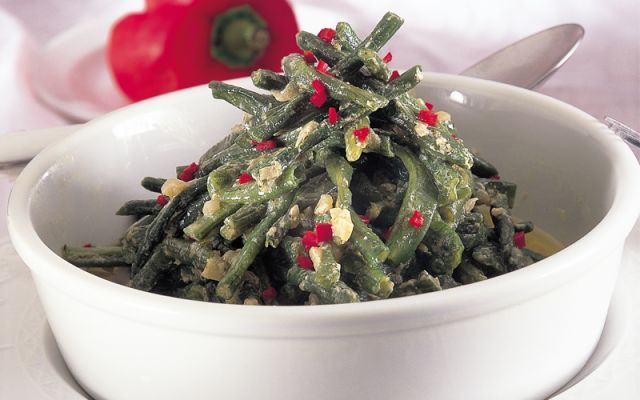 سلطة اللوبياء الخضراء وحليب جوز الهند