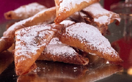 بيروات البلح واللوز