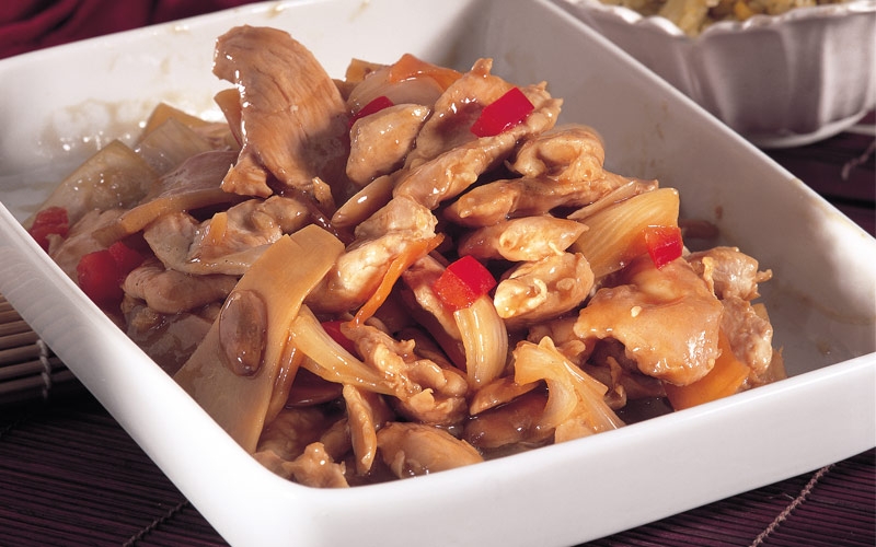 الدجاج مع اللوز